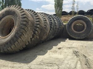 ترک‌های ریز روی دیواره لاستیک دست دوم بدون پارگی ظاهری