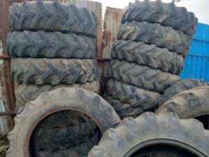 لاستیک دست دوم با آج صاف‌شده و کاهش چسبندگی روی سطح جاده